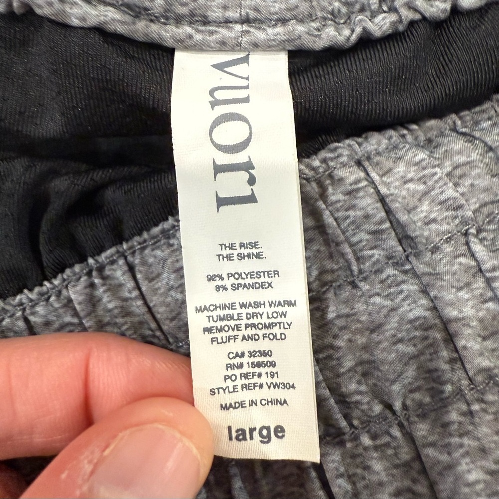 Vuori Clementine Shorts 2.0 Women’s Large Lined 2.5” Inseam Gray/White Running - Picture 4 of 7